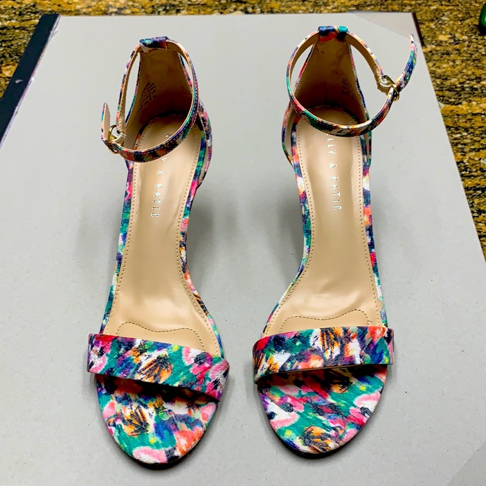 Kelly & Katie Floral Pumps w/ankle strap, size 8.5